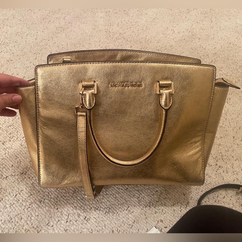 Authentic Michael Kors Metallic Gold Handbag.Excellent/VG condition.